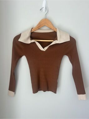 Brown Ribbed Knit Top with Cream Collar